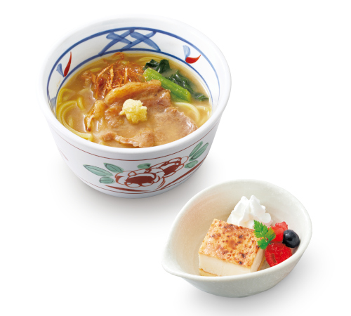 ミニ味噌生姜ラーメン（左）と北海道アイスブリュレ（右）