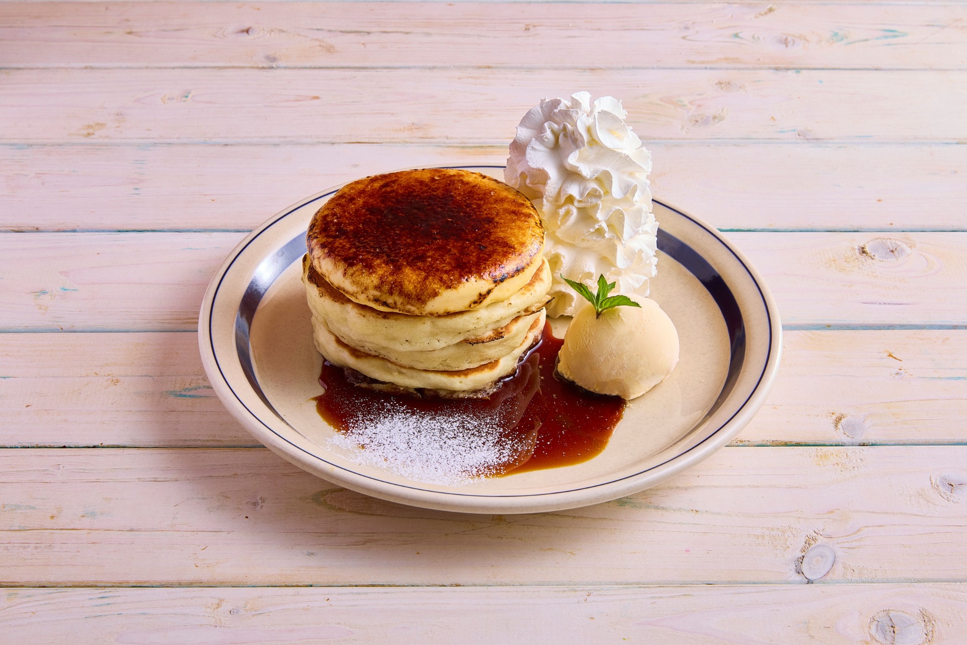 「クラシックブリュレパンケーキ」（1749円）