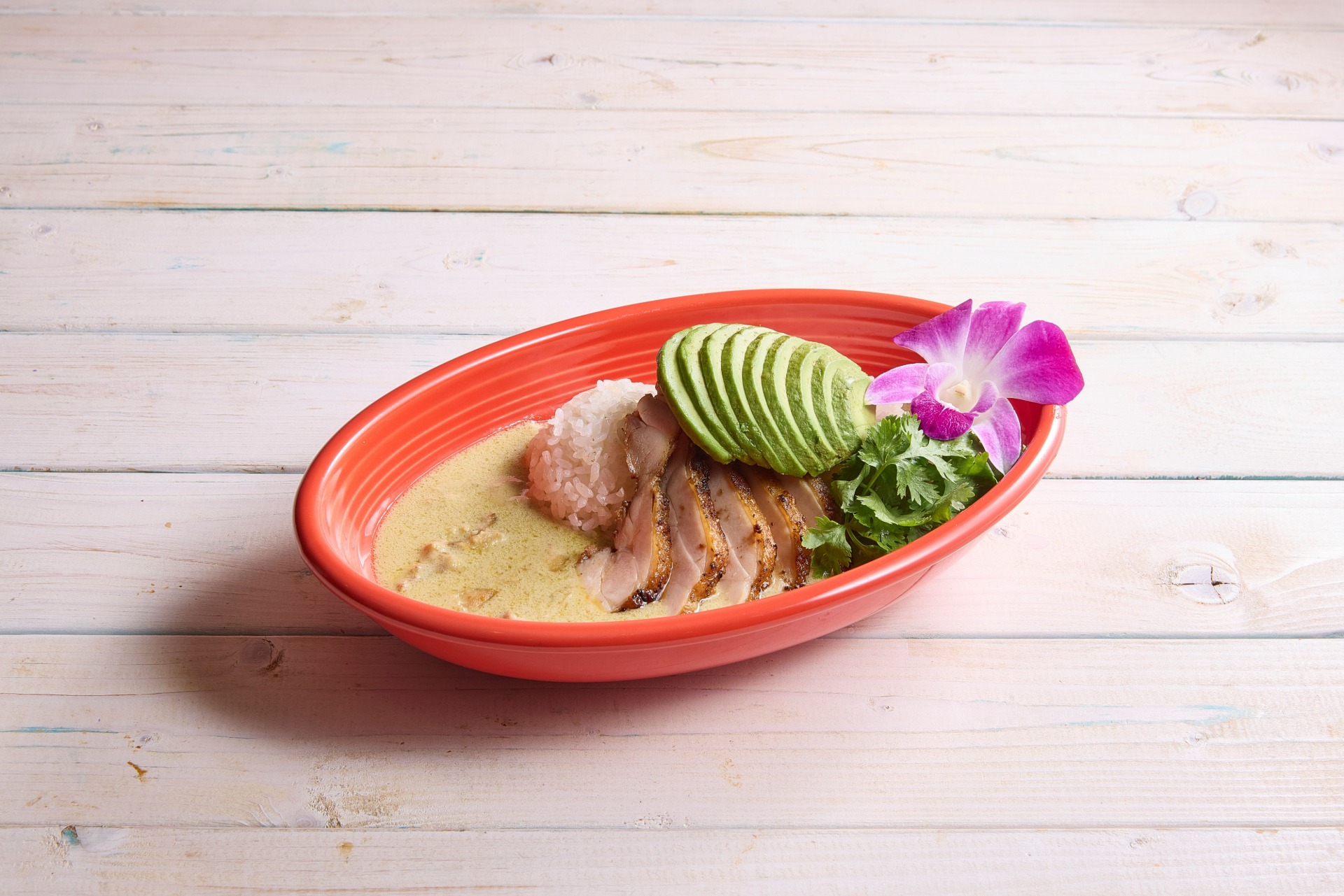 「チキン＆アボカドグリーンカレー」（1749円）