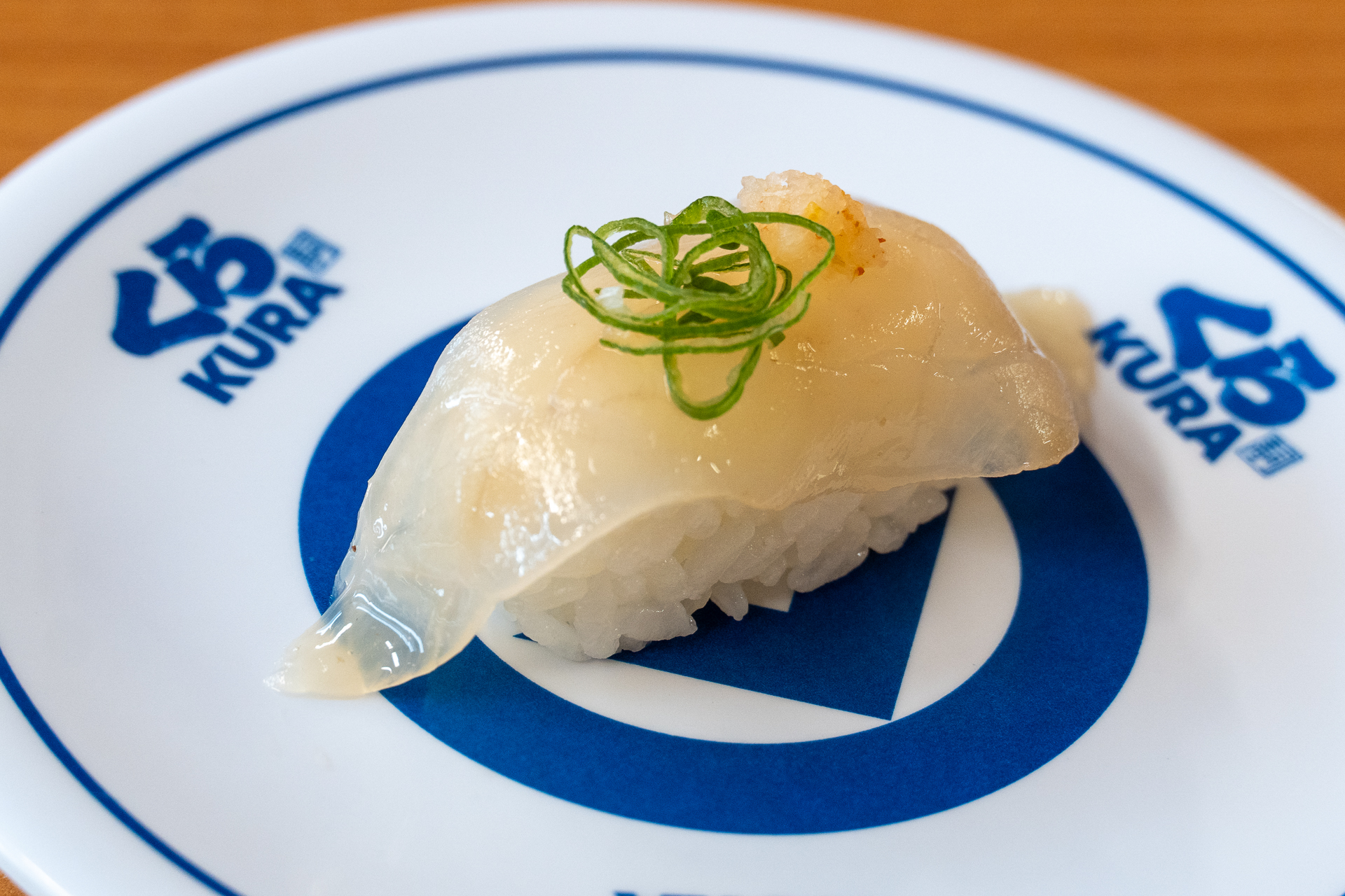「超熟成とらふぐ（一貫）」（240円）