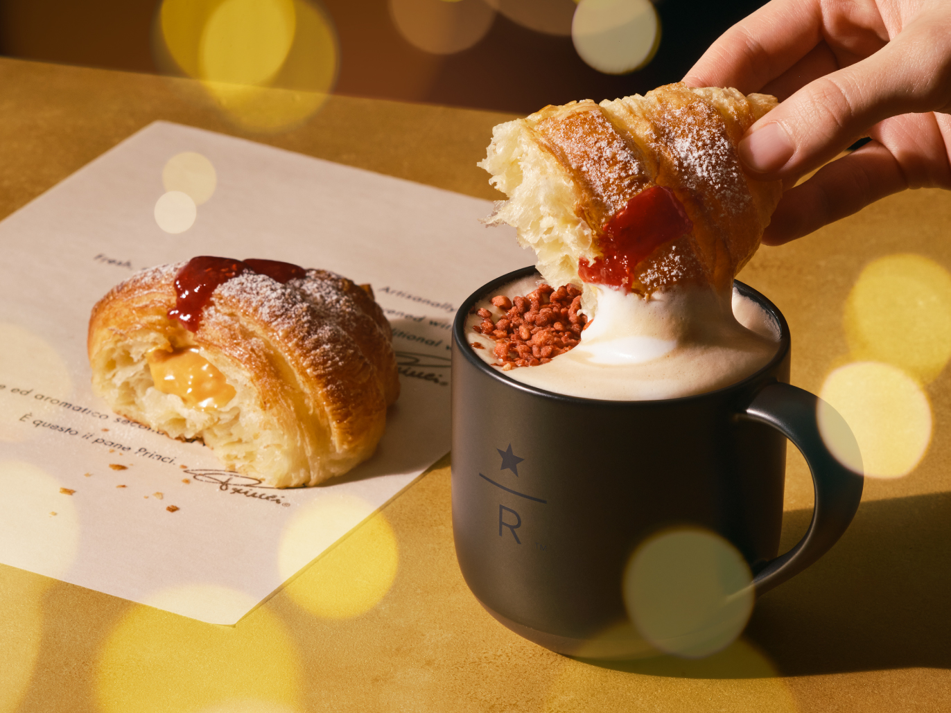 スターバックス リザーブ カフェの「コルネッティ ストロベリー＆ラズベリー」と「ストロベリー ラベンダー ラテ」