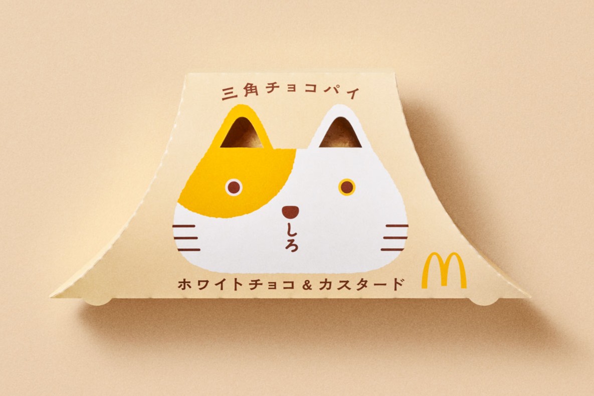 「三角チョコパイ ホワイトチョコ＆カスタード」のパッケージ