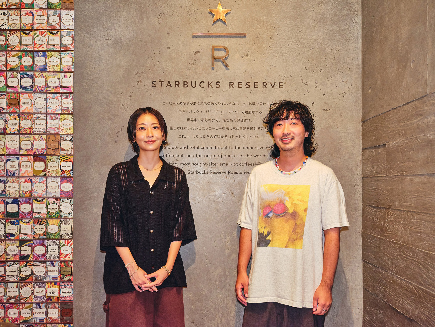 鈴木真海子氏（左）とオオクボリュウ氏。鈴木氏はラップと歌を自由に行き来するソロアーティストで、STUTSやyonawoなどの作品にも参加している。オオクボ氏はミュージックビデオやレコードジャケットなど、音楽にまつわるアートワークを数多く手がけている