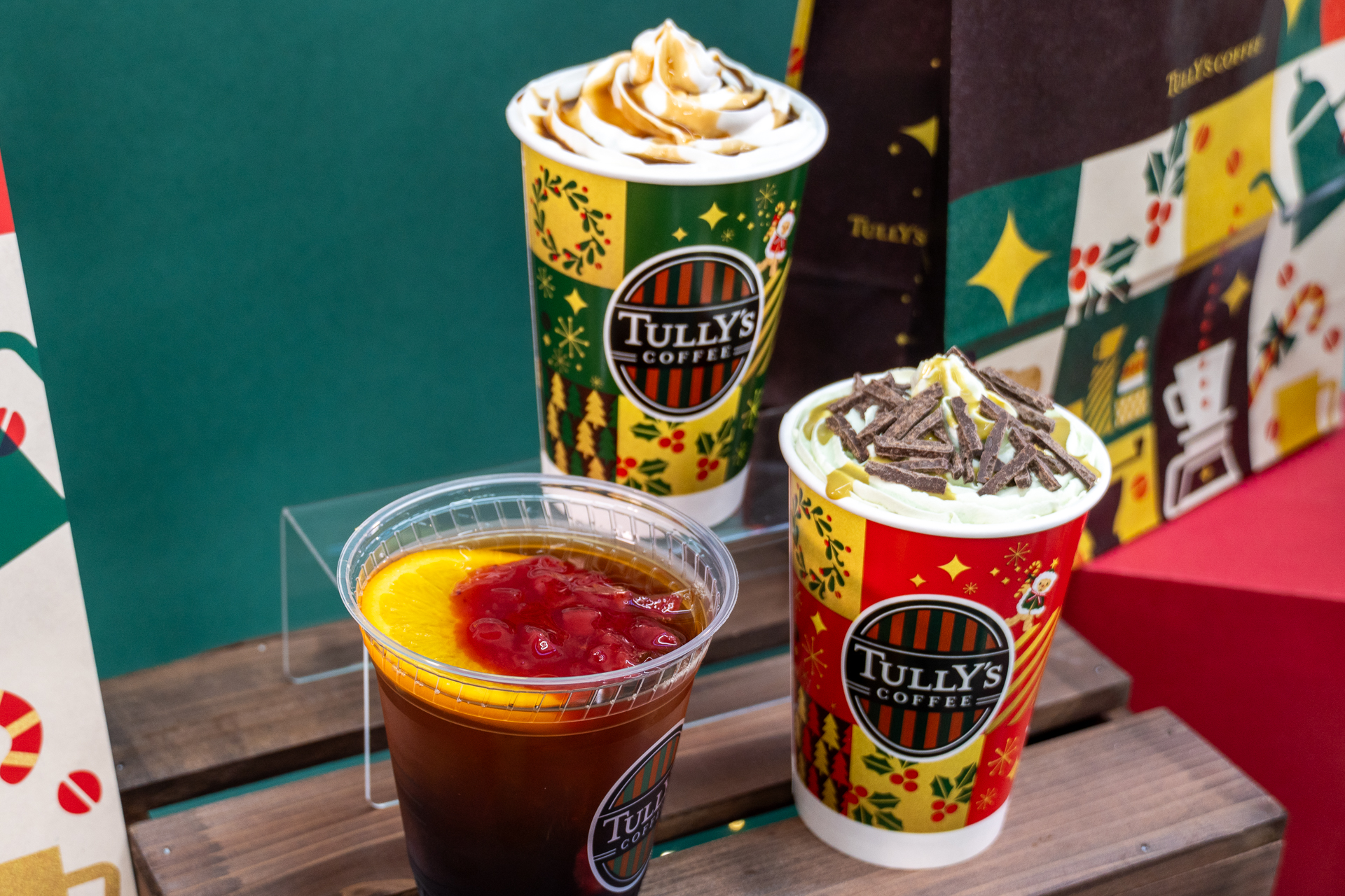 限定カップで提供するタリーズのホリデードリンク