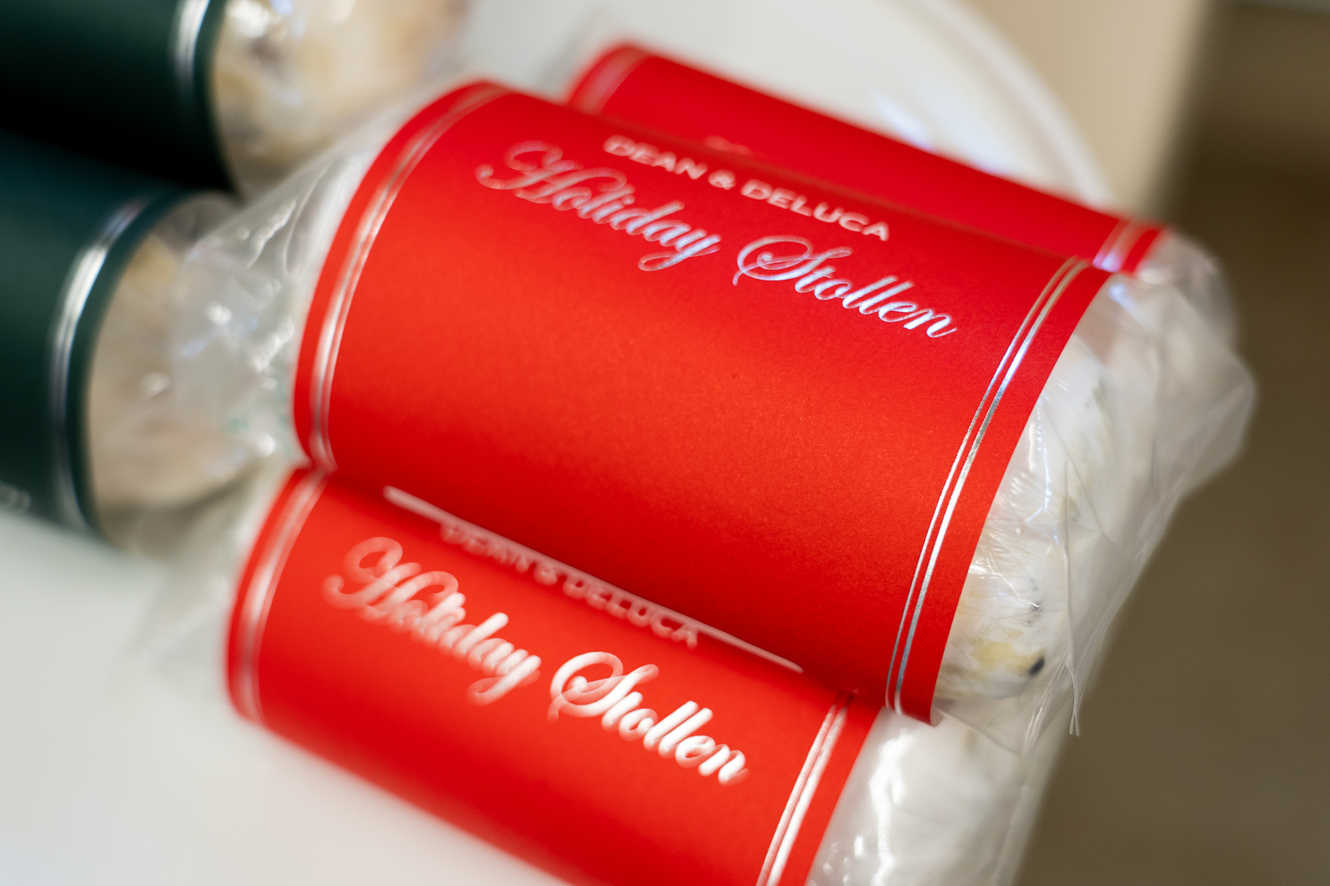 リニューアルした「ホリデーシュトーレン」。ザクザクした食感がいい感じ