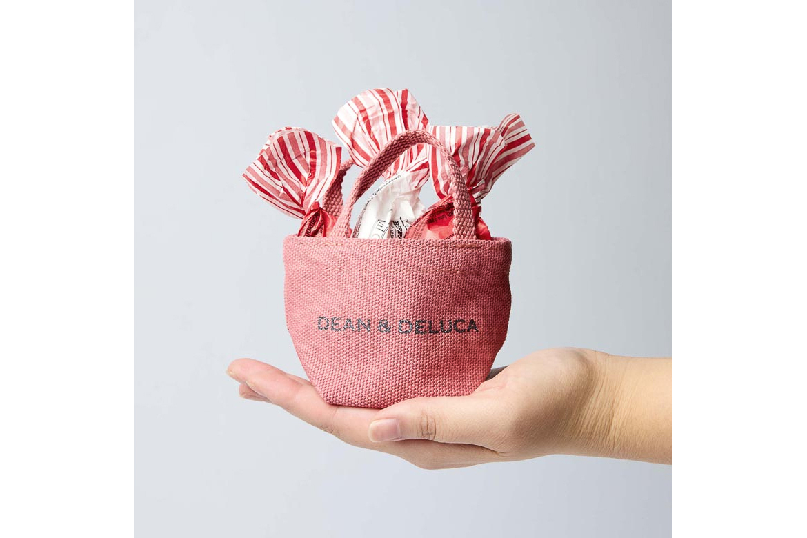 DEAN & DELUCA「ホリデーミニトート」のラズベリーピンク