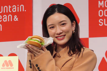 モスバーガー」ロボ、合体だ！ バンダイ「ユニトロボーン