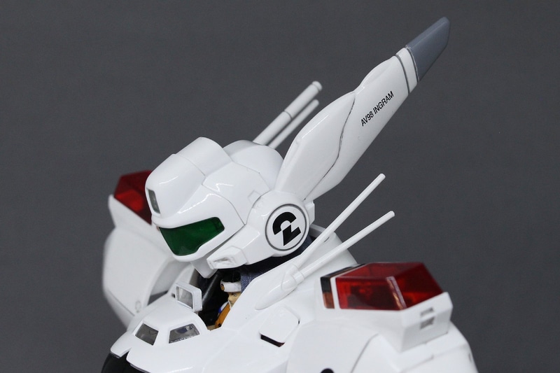 1号機とはまた違った雰囲気のある頭部。各種アンテナは硬質のプラなので折らないように注意