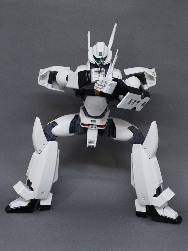 「ロボ道 イングラム2号機＋3号機 コンパチブル・セット」ポーズ集。暑苦しさ抜群の2号機機とクールな3号機のギャップが面白く、ぜひ1号機と並べて楽しみたいもの