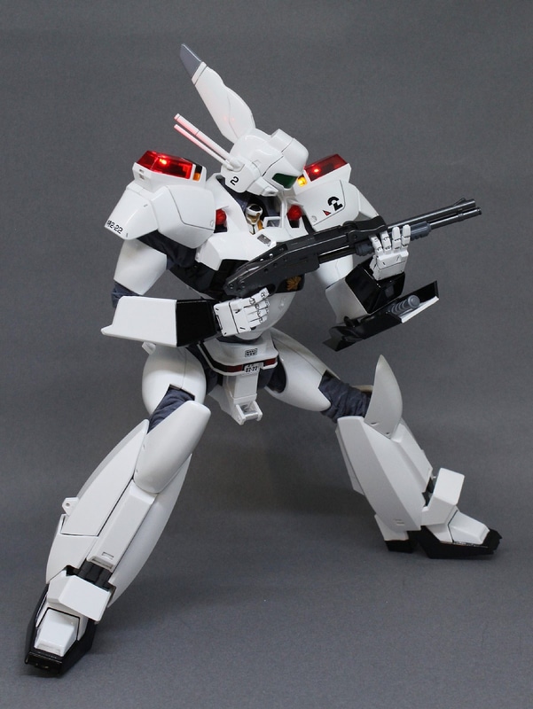 「ロボ道 イングラム2号機＋3号機 コンパチブル・セット」ポーズ集。暑苦しさ抜群の2号機機とクールな3号機のギャップが面白く、ぜひ1号機と並べて楽しみたいもの