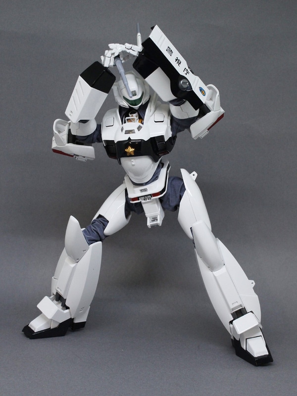 「ロボ道 イングラム2号機＋3号機 コンパチブル・セット」ポーズ集。暑苦しさ抜群の2号機機とクールな3号機のギャップが面白く、ぜひ1号機と並べて楽しみたいもの