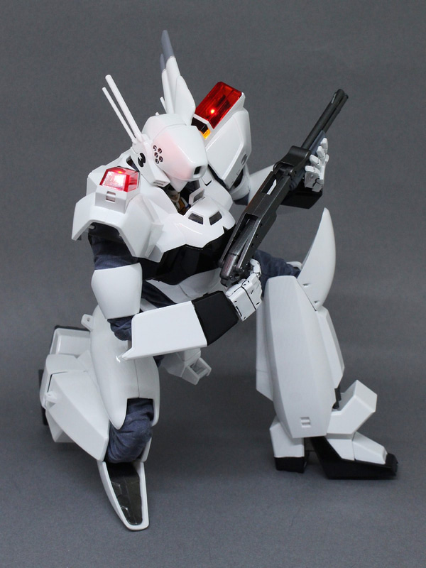 「ロボ道 イングラム2号機＋3号機 コンパチブル・セット」ポーズ集。暑苦しさ抜群の2号機機とクールな3号機のギャップが面白く、ぜひ1号機と並べて楽しみたいもの