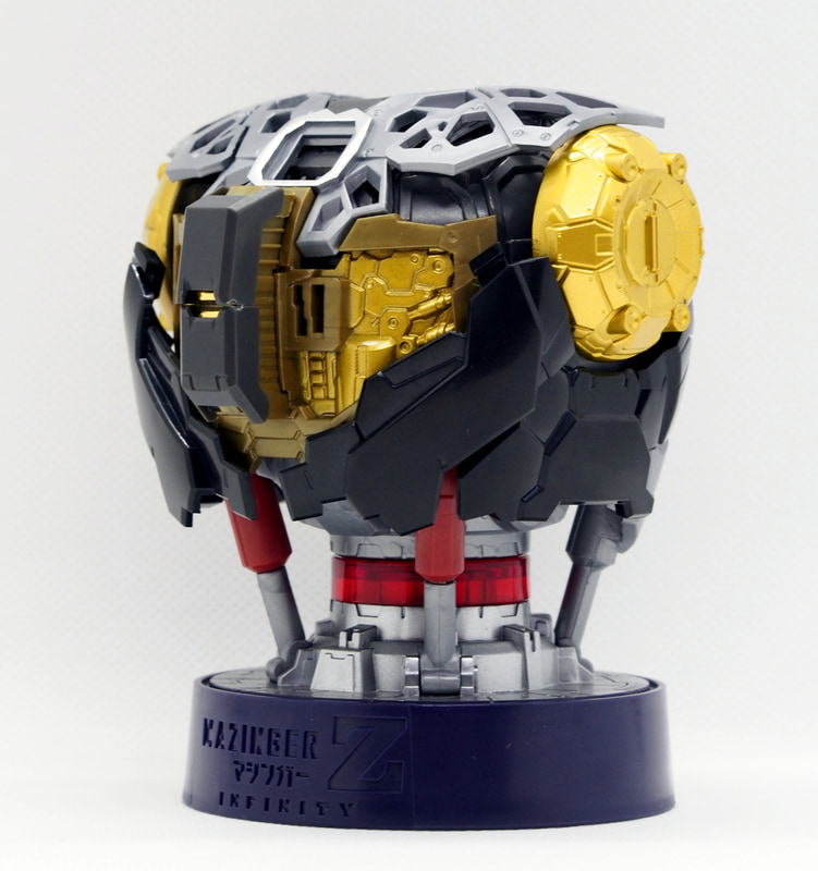 胸下部の装甲パーツを取り付け