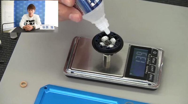 「RCセッティングアドバイス」。ギア内部に入れるオイルの量や型番など、内容はかなりマニアックで本格的だ