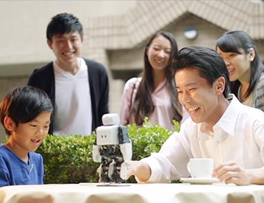 破格の95%オフ！ スマホで操作できる組み立てロボット「PLEN.D