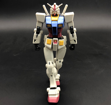 股関節の引き出しとスイングにより脚をクロスできる