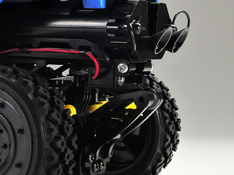 ウイリー走行に欠かせないウイリーバーを装備