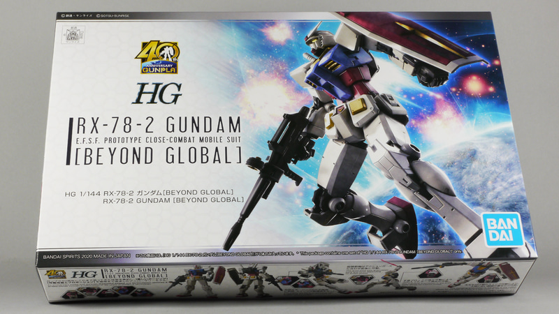 「BEYOND GLOBAL」地球を背景に世界を超えて飛翔する様を描いたクールなパッケージ