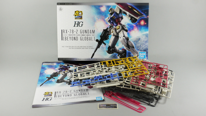 全てPS（ポリスチロール）の成形品なのに驚いた。これまでガンプラ使われていたポリキャップやABS(耐久性のある硬めの樹脂)やKPS(強化ポリスチレン)のパーツは無い