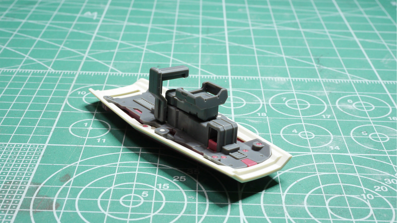 余計な構造をなくし、必要十分な機構を持たせることでパーツ点数を減らすとともにカッチリ感を出している