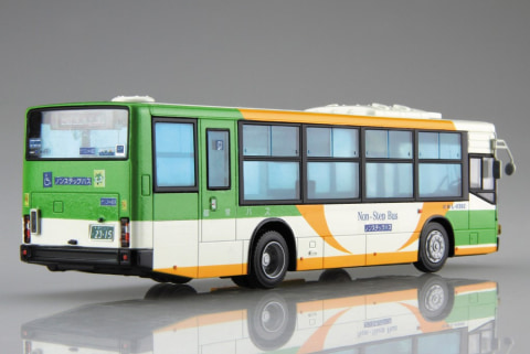バスプラモデル新品 リフト付き大型バスの1/80ミニチュアモデルを発売中