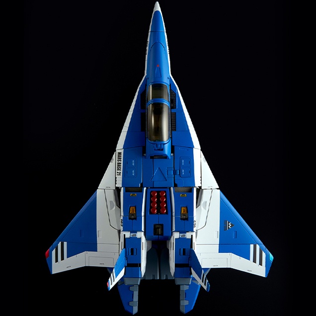 戦闘機らしいフォルムとなったアーモファイター