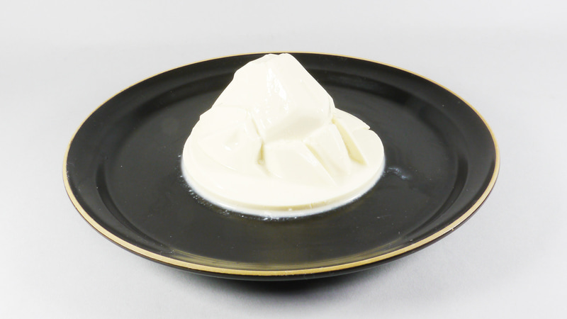 とうふで形作られた百式……いや、これはあの……!?