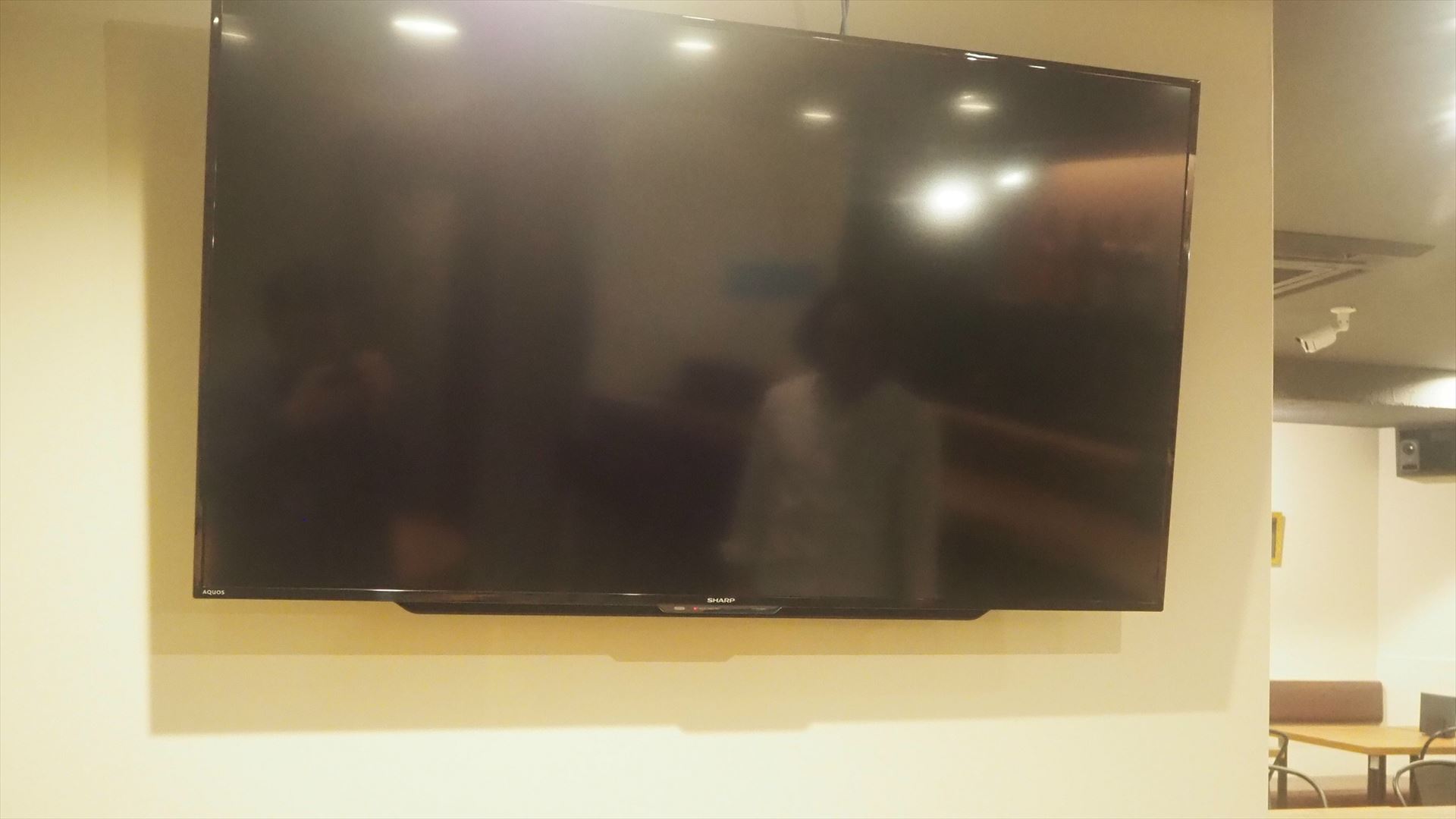 大型モニターも用意されている