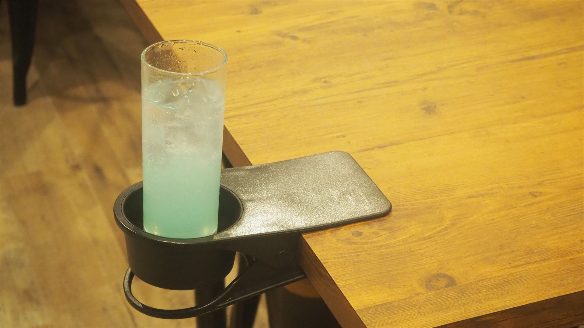 ドリンクホルダーにドリンクを置けば、プレイの邪魔にならない