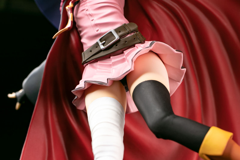 こちらも見せるべきはスカート……といいつつも、そうです読者サービスですよ！