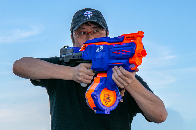 電動なので銃身をブラさないようホールドしつつ構えていられる
