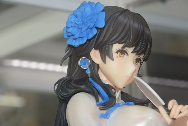表情、髪の毛、服の柔らかさなど、見所の実に多いフィギュアだ