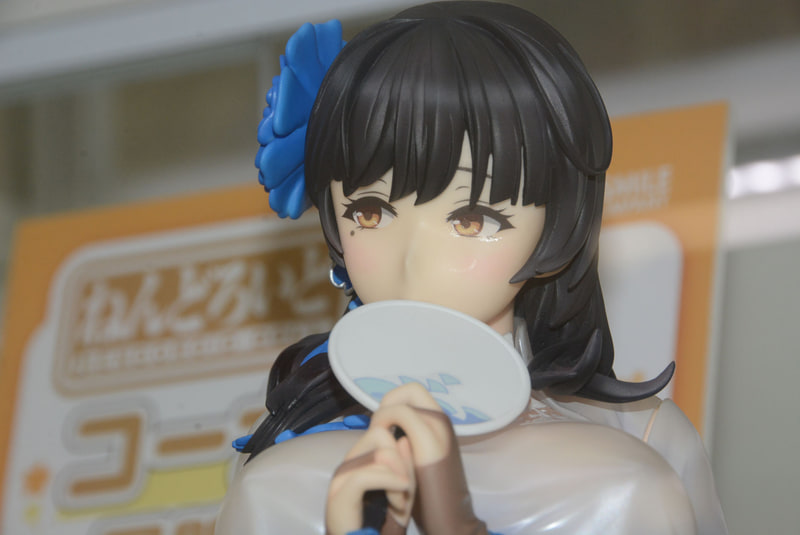 表情、髪の毛、服の柔らかさなど、見所の実に多いフィギュアだ