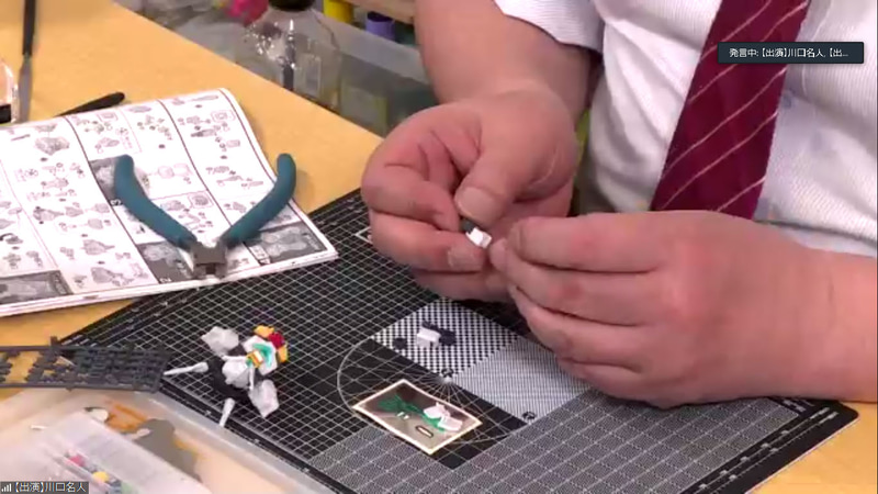 川口氏はこの5月に発売したばかりの「HGBD:R 1/144 ユーラヴェンガンダム」を制作。その手元の様子も映された