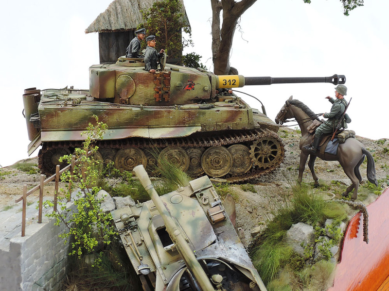 7月4日～7月12日まで作品募集を行なう「東武タミヤモデラーズコンテスト」。<a href="https://www.tamiya.com/japan/newstopics/2020/06/tobu_con2020.html">応募規定はこちらから</a>。画像は2019年東武タミヤモデラーズコンテスト受賞作品【タミヤ賞・情景部門】石川 大氏「No hope ahead」
