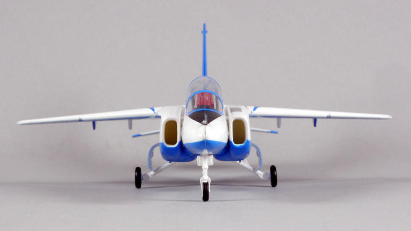 すばらしいプロポーション！まさにT-4たるスタイルを見事に再現している