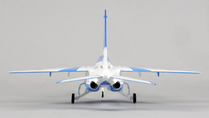 すばらしいプロポーション！まさにT-4たるスタイルを見事に再現している