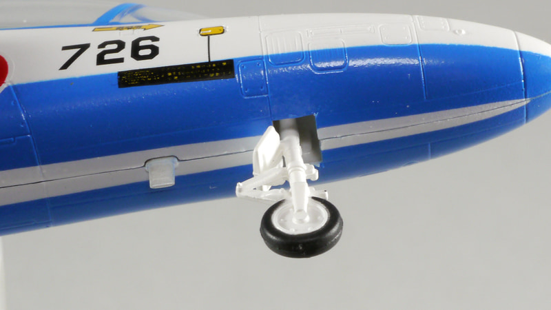 専用スタンドとりつけ穴は1mm×2mmほど。