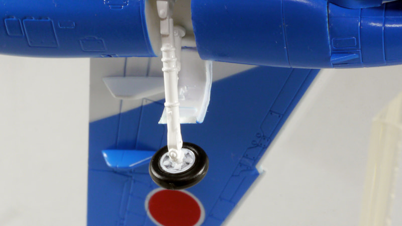 専用スタンドとりつけ穴は1mm×2mmほど。