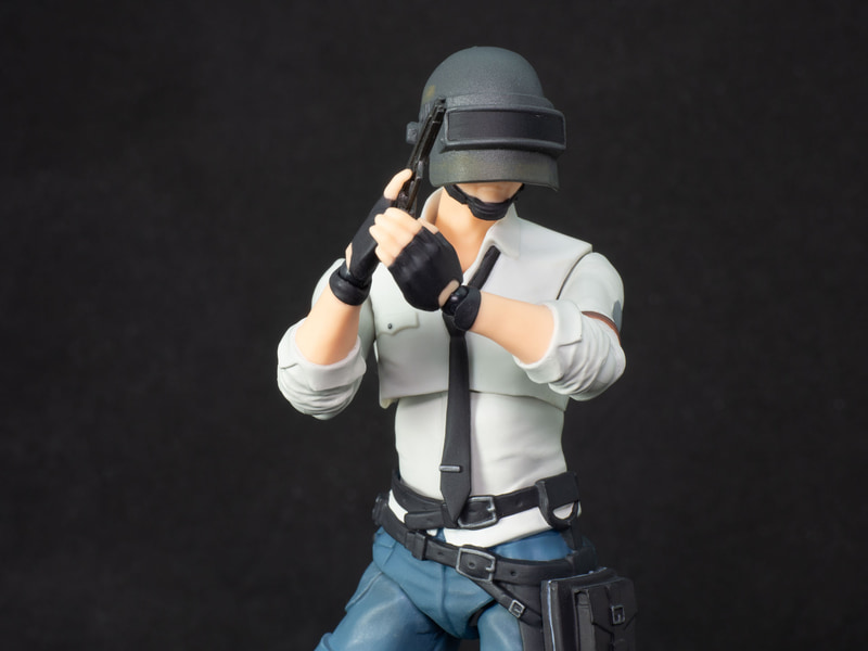 人差し指がちょうど銃のトリガーに触るように持たせることができる。ハンドガンだけでも、様々なポーズを取らせることができるので楽しい