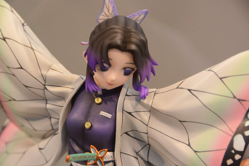 前髪の造形やグラーデション塗装も目を惹く