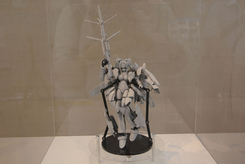 「V.F.G. マクロスF VF-25G メサイア クラン・クラン」。長いスナイパーライフルが印象的だ