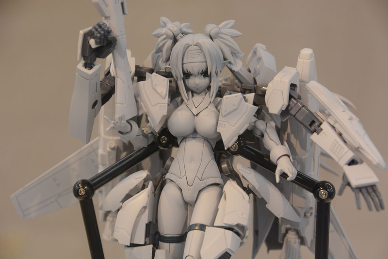 「V.F.G. マクロスF VF-25G メサイア クラン・クラン」。長いスナイパーライフルが印象的だ