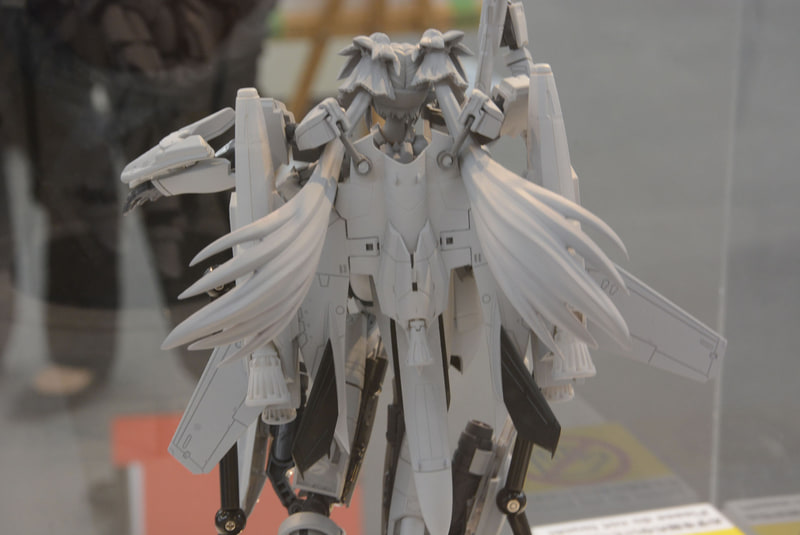 特徴的なツインテールがフレキシブルに可動し、動きにアクセントが加えられるのも楽しい