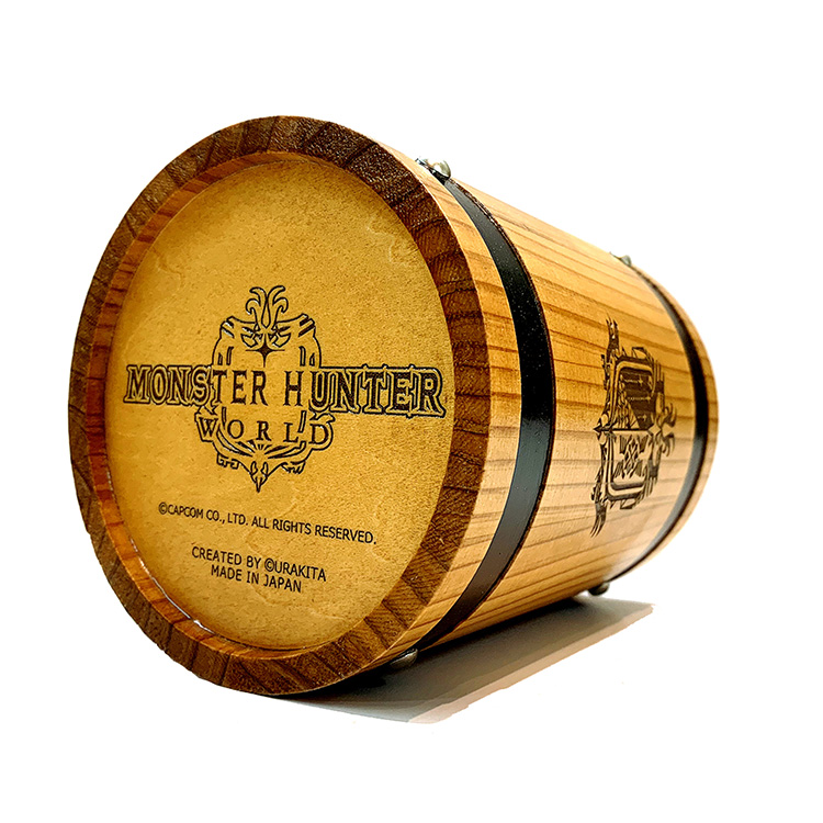 外側の底面にはMonster Hunter:World作品ロゴを彫刻