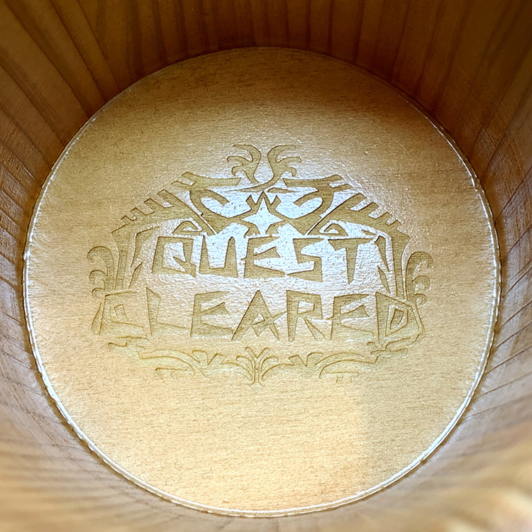 飲み干した底には【クエストクリアマーク】