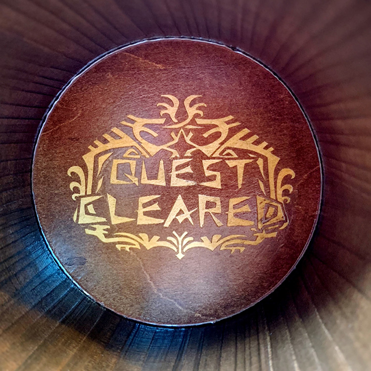 飲み干した底には【クエストクリアマーク】