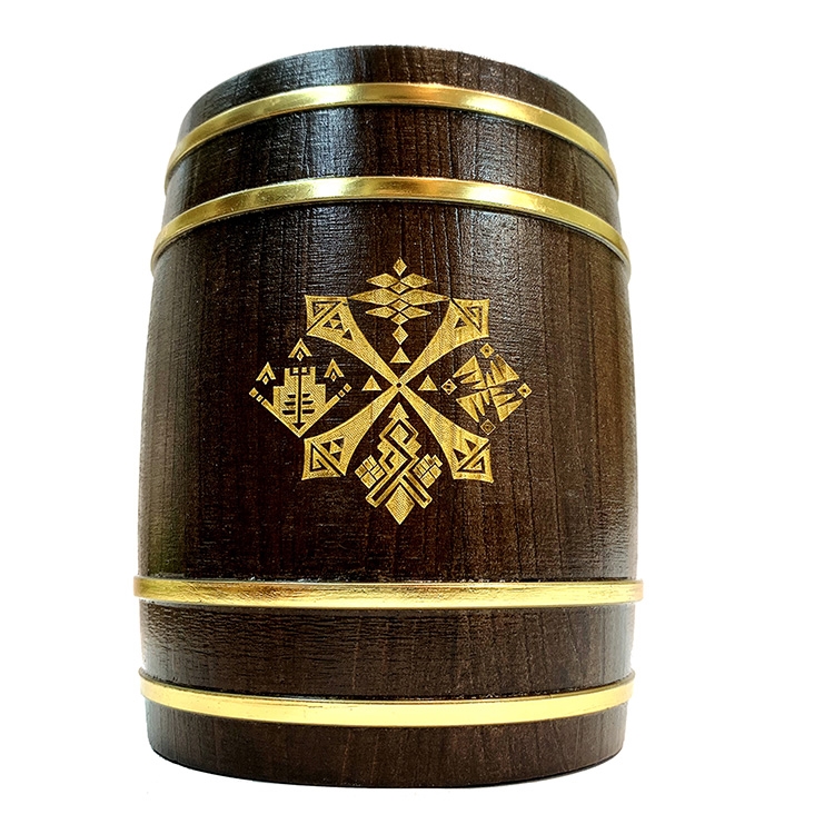 正面には【ギルド紋章・スクエア】をゴールド彫刻