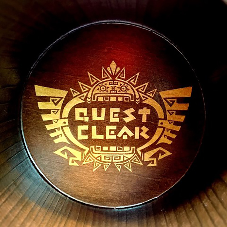 飲み干した底には【クエストクリアマーク】