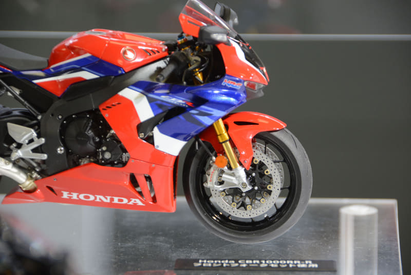 より質感が向上する「1/12 Honda CBR1000RR-R フロントフォークセット」